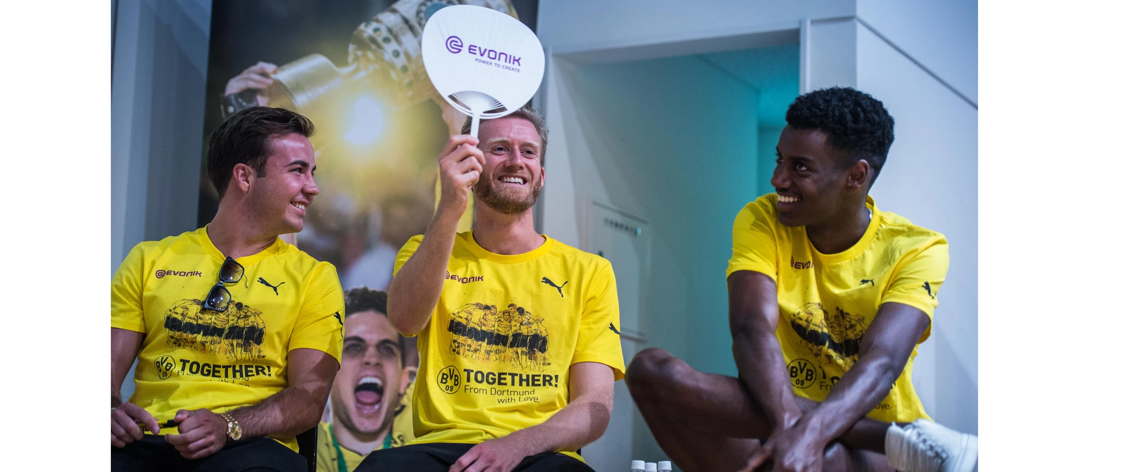 ボルシア・ドルトムントの選手が7月に来日！ - Evonik Industries