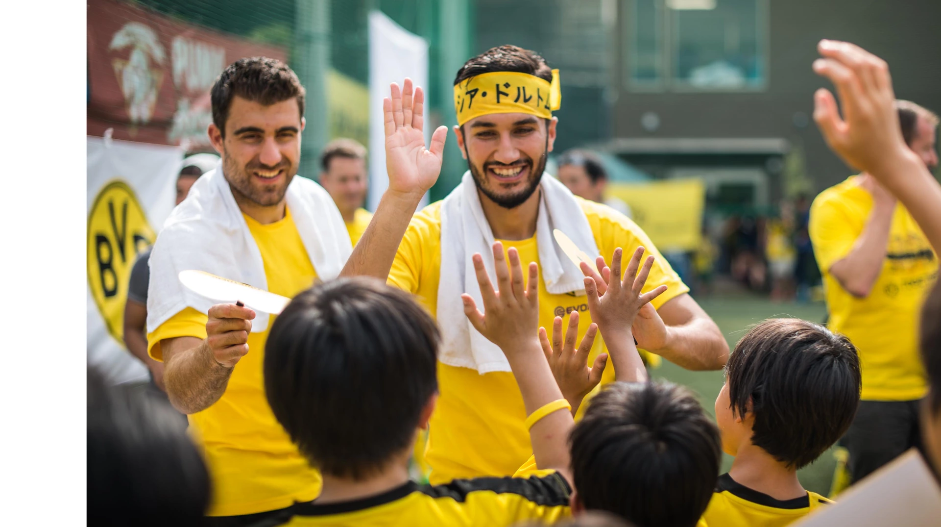 ボルシア・ドルトムントの選手が7月に来日！ - Evonik Industries